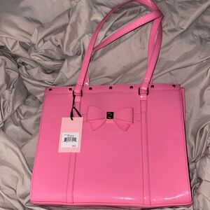 NWT JUICY COUTURE , large leather purse never been used!